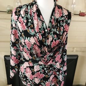 🆕 Nordstrom Point of View Silk Floral Blouse.